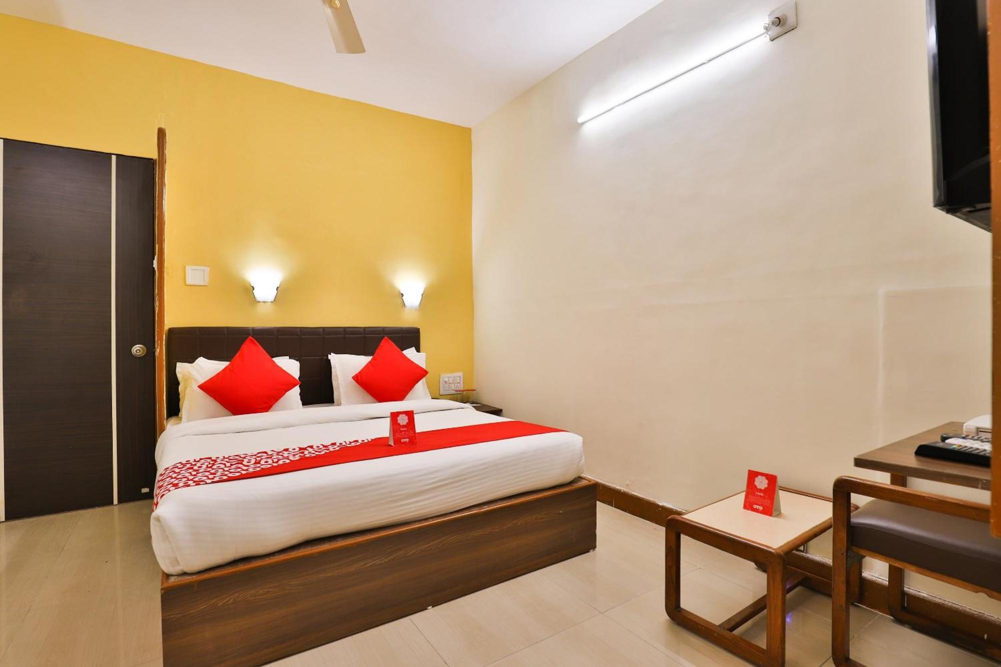Hotel O Utsav Vadodara Eksteriør billede