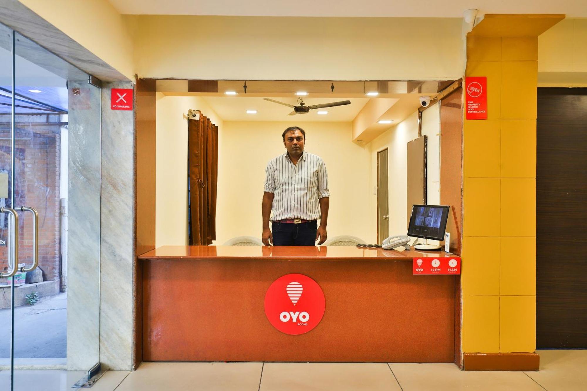 Hotel O Utsav Vadodara Eksteriør billede