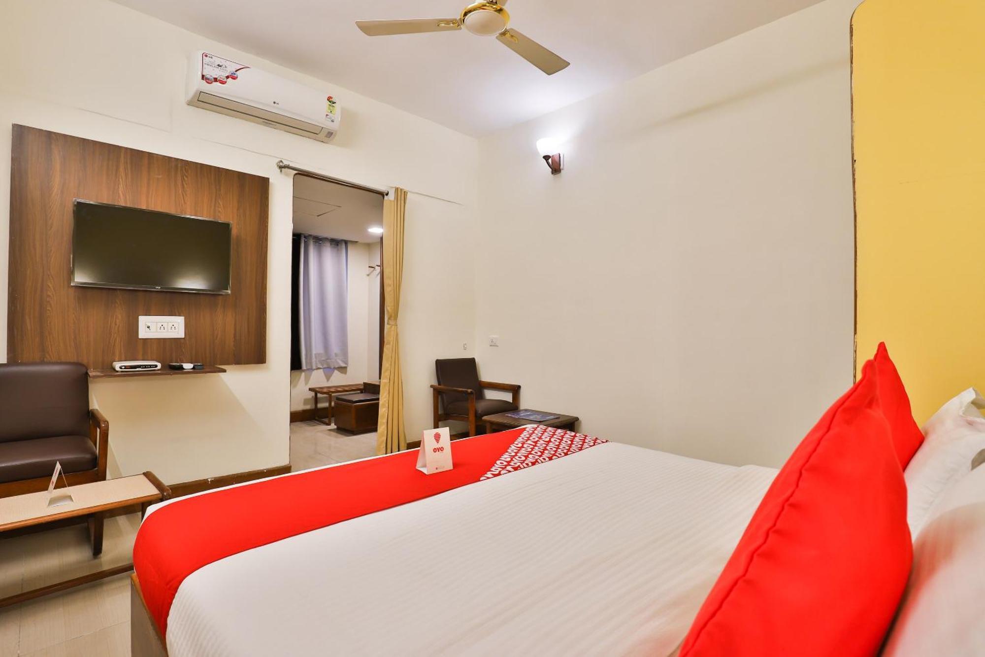 Hotel O Utsav Vadodara Eksteriør billede